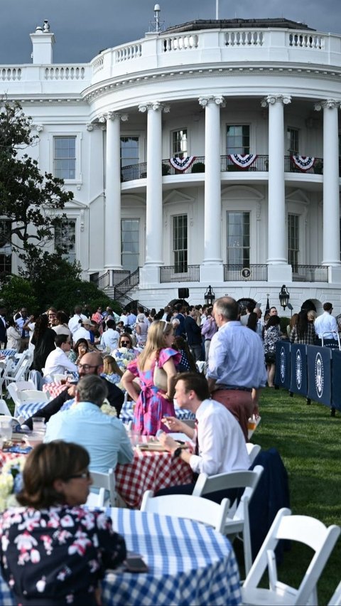 FOTO: Sambut Musim Panas, Presiden Joe Biden Gelar Piknik Bareng Para Pejabat AS dan Keluarganya di Halaman Gedung Putih