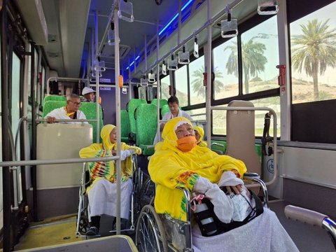 FOTO: Intip Kenyamanan Bus Shalawat Gratis Khusus Jemaah Haji Lansia dan Disabilitas Pengguna Kursi Roda di Makkah