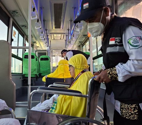 FOTO: Intip Kenyamanan Bus Shalawat Gratis Khusus Jemaah Haji Lansia dan Disabilitas Pengguna Kursi Roda di Makkah