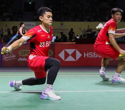 Ganda putra Indonesia, Leo Rolly Carnando/Daniel Marthin saat menghadapi kompatriotnya, Fajar Alfian/Muhammad Rian Ardianto pada babak 32 besar Indonesia Open 2024 di Istora Senayan, Jakarta, Rabu (5/6/2024). Leo/Daniel berhasil memenangkan duel melawan Fajar/Rian dalam dua set langsung. Foto: Liputan6.com/Herman Zakharia