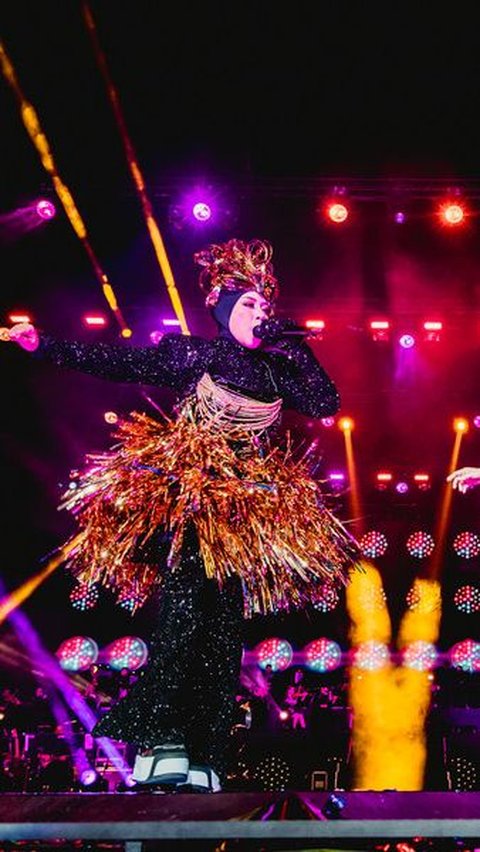 Melly Goeslaw Spontan Ciptakan Lagu untuk Palestina saat Konser di Malaysia, Hasil Disumbangkan untuk Kemanusiaan
