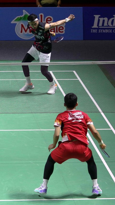 Leo/Daniel mengandaskan Fajar/Rian dengan skor 21-14, 21-17. Foto: Liputan6.com/Herman Zakharia