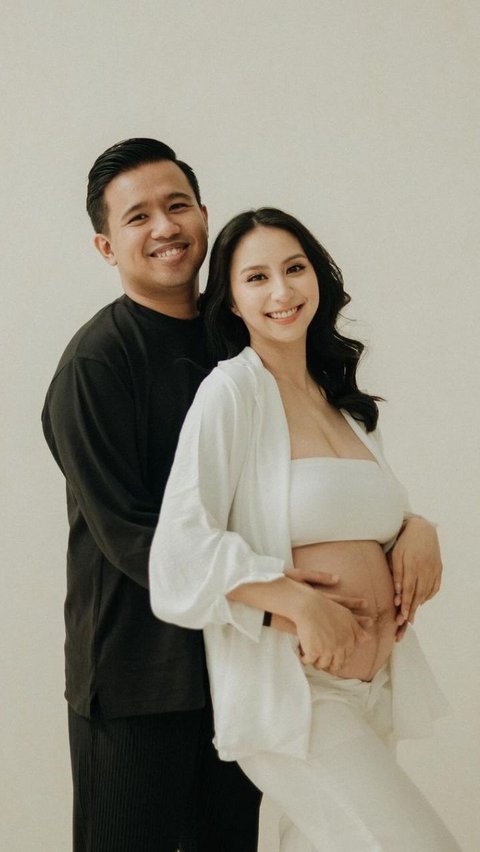 6 Artis Ini Abadikan Momen Kehamilan Pertama di Tahun 2024, Syahrini Makin Sering Pamer Baby Bump  <br>