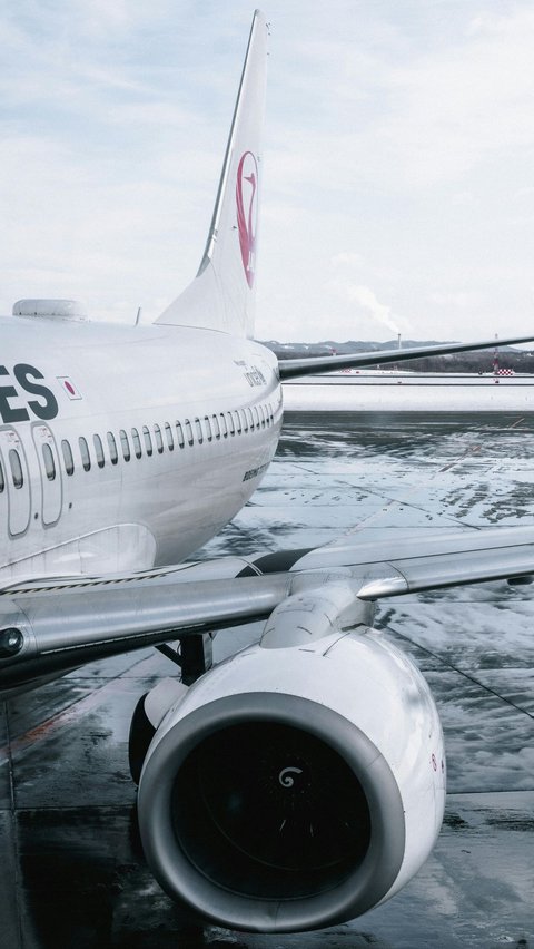 Saat Pesawat Turbulensi, Apa yang Harus Dilakukan Penumpang?