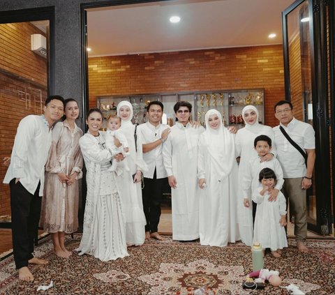 8 Adorable Photos of Ameena at Atta & Aurel's Religious Gathering, Her Appearance Steals Attention
