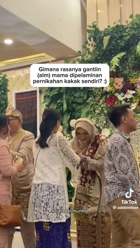 Wanita ini ceritakan pengalaman gantikan posisi almarhum mama di pernikahan kakaknya, curi perhatian.