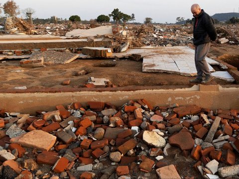 Suasana yang memperlihatkan sisa-sisa kehancuran setelah terjangan banjir parah melanda wilayah Passo de Estrela di Cruzeiro do Sul, Negara Bagian Rio Grande do Sul, Brasil, pada tanggal 5 Juni 2024.