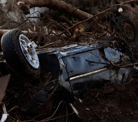 Suasana yang memperlihatkan sisa-sisa kehancuran setelah terjangan banjir parah melanda wilayah Passo de Estrela di Cruzeiro do Sul, Negara Bagian Rio Grande do Sul, Brasil, pada tanggal 5 Juni 2024.