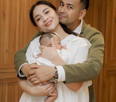 Raffi Ahmad Akhirnya Perlihatkan Wajah Baby Lily Bareng Dua Putranya (Foto: @raffinagita1717)
