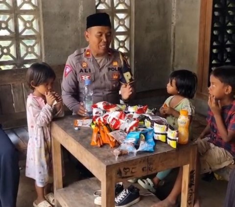 Viral Polisi Rawat Empat Anak Kecil yang Ditinggal Ibunya, Tuai Pujian