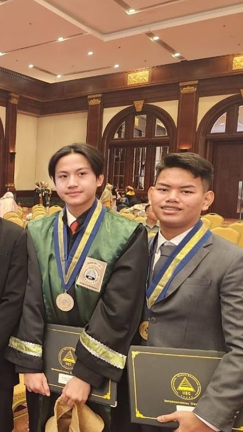Lulus dengan Nilai Memuaskan
