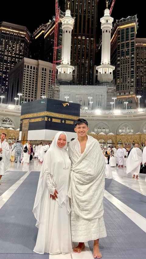 Ibadah haji adalah salah satu dari lima rukun Islam yang harus dilaksanakan bagi yang mampu.