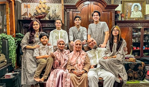 Berikut potret kebersamaan Ahmad Dhani dengan ketujuh buah hati dari dua pernikahan.