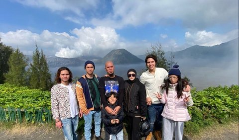 Momen Kedekatan Ahmad Dhani Kumpul dengan 7 Anaknya, Rame!