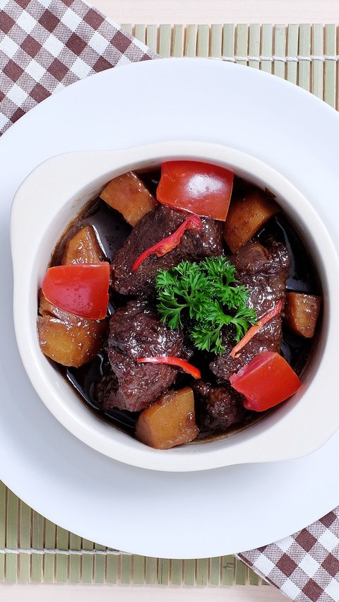 <b>Cara Mudah Masak Semur Daging, Empuk dan Bumbu Meresap Sempurna</b>