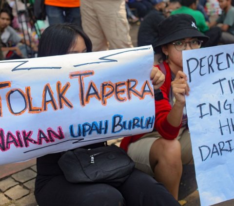 Massa buruh Konfederasi Serikat Pekerja Indonesia (KSPI) saat melakukan aksi ke istana di kawasan Patung Kuda Jalan MH.Thamrin, Jakarta, Kamis (06/06/2024). Mereka mendesak pemerintah mencabut Peraturan Pemerintah Nomor 21 Tahun 2024 tentang Perubahan Atas PP Nomor 25 Tahun 2020 tentang Penyelenggaraan Tabungan Perumahan Rakyat (Tapera).