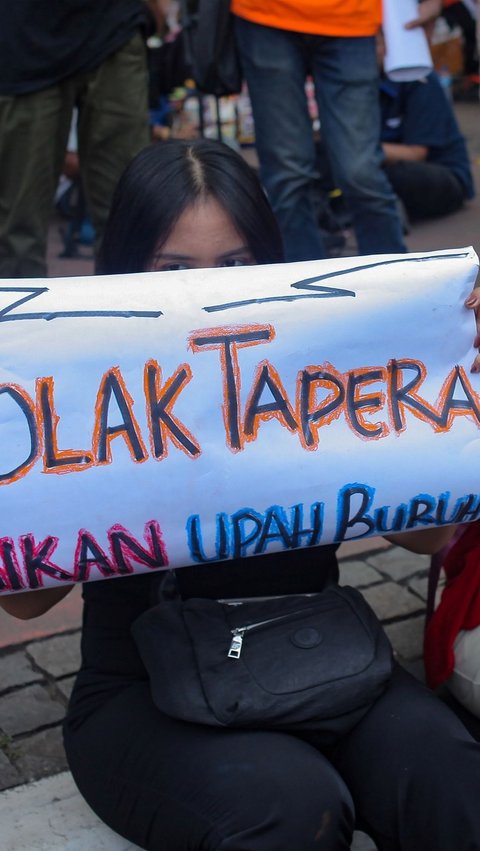 Massa buruh Konfederasi Serikat Pekerja Indonesia (KSPI) saat melakukan aksi ke istana di kawasan Patung Kuda Jalan MH.Thamrin, Jakarta, Kamis (06/06/2024). Mereka mendesak pemerintah mencabut Peraturan Pemerintah Nomor 21 Tahun 2024 tentang Perubahan Atas PP Nomor 25 Tahun 2020 tentang Penyelenggaraan Tabungan Perumahan Rakyat (Tapera).