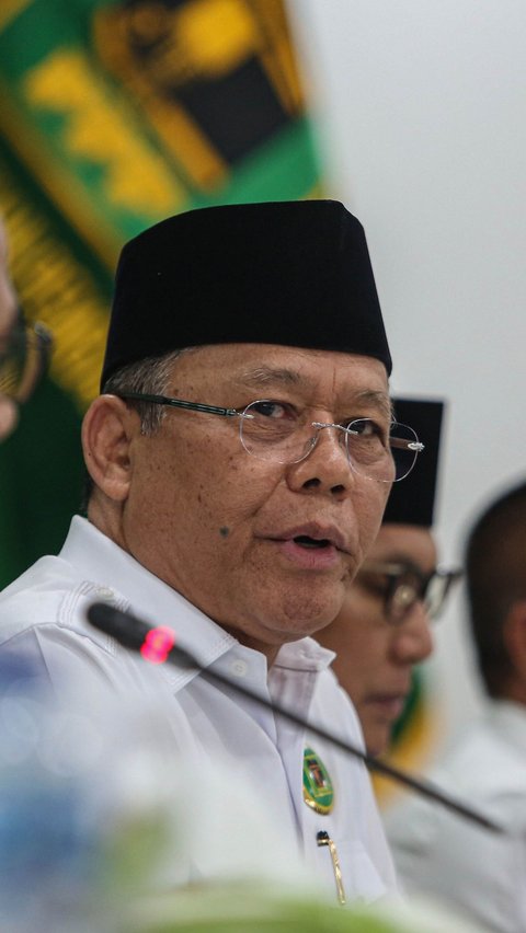 Plt Ketua Umum DPP Partai Persatuan Pembangunan (PPP) Muhamad Mardiono (tengah) saat memberikan keterangan terkait hasil  gugatan perselisihan hasil pemilihan umum (PHPU) atau sengketa hasil Pilpres 2024 di Jakarta, Rabu (22/5/2024).