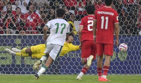 Kembali dari turun minum, Timnas Irak langsung tampil menekan Skuad Garuda.