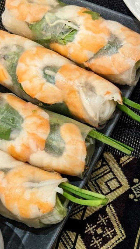 Makanan khas Vietnam, spring roll yang penuh dengan sayur mayur, Ho Chi Minh (13/8/2023). Foto: Liputan6.com/Ade Nasihudin.