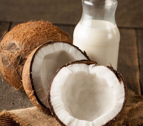 High Protein and Lauric Acid, Coconut Milk Turns Out to be Able to Take Care of Hair