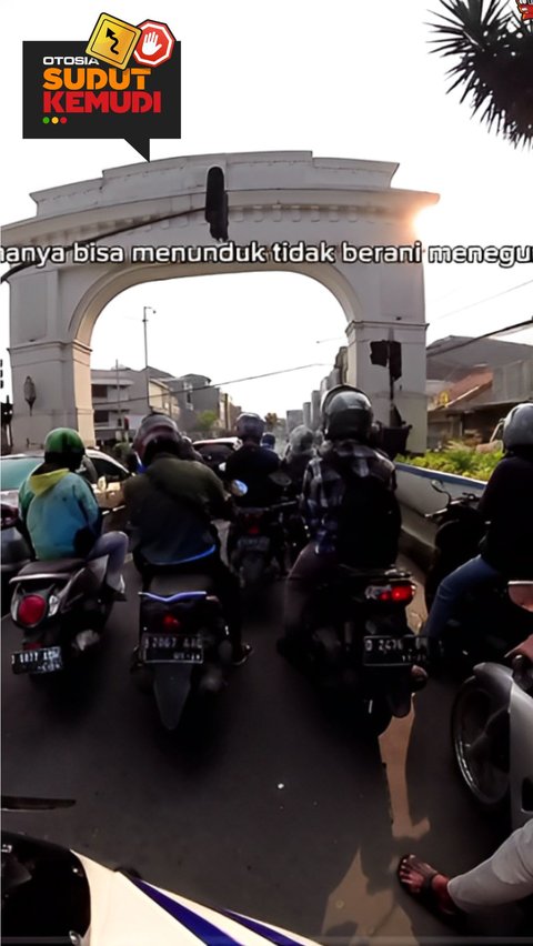 Aturan Sebenarnya Bagaimana Ketika Polisi Menegur Pemotor yang Ngevape di Jalan?