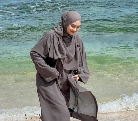 Ide Look One Tone with Hijab Covering the Chest, Stylish and Syar'i Appearance