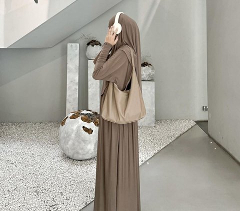 One Tone Look Ideas with Hijab Covering the Chest, Stylish and Sharia-Compliant Appearance