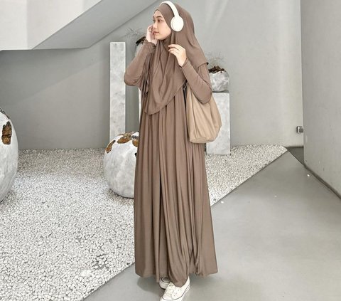 Ide Look One Tone with Hijab Covering the Chest, Stylish and Syar'i Appearance