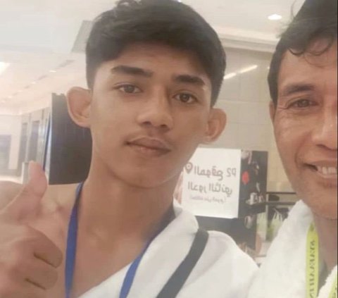 Keajaiban di Tanah Suci, Ayah dan Ibu Ini Bertemu Sosok Mirip Mendiang Anaknya saat Umrah, Foto Bareng sambil Terharu