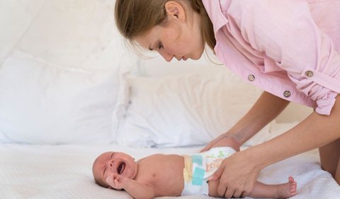 How To Change A Diaper: A Helpful Guide For New Parents | Trstdly ...