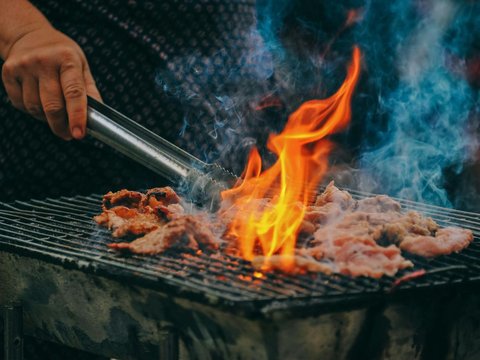 Kenapa Setelah Makan Daging Kambing Badan Terasa Panas?