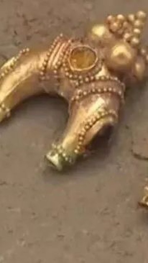 Penampakan Harta Karun 'China & Romawi' di Kuburan Kuno Berusia 2000 Tahun di Turkistan, Ada Emas hingga Cermin