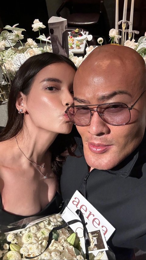 Dinner Romantis, ini Potret Deddy Corbuzier dan Sabrina Chairunnisa di Momen Anniversary Pernikahan ke-2 