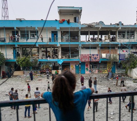 FOTO: Jejak Serangan Brutal Israel di Sekolah PBB Jalur Gaza yang Tewaskan Puluhan Pengungsi