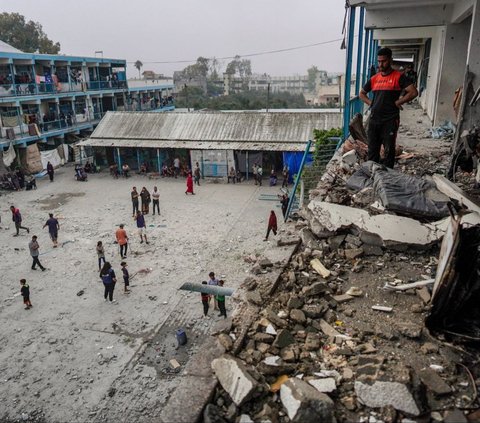 FOTO: Jejak Serangan Brutal Israel di Sekolah PBB Jalur Gaza yang Tewaskan Puluhan Pengungsi