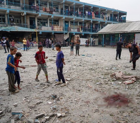 FOTO: Jejak Serangan Brutal Israel di Sekolah PBB Jalur Gaza yang Tewaskan Puluhan Pengungsi