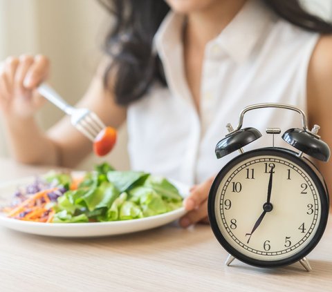 Intermittent Fasting is a Huge Hit for Dieting, Turns Out There Are Risks for Women