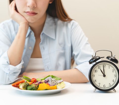 Intermittent Fasting is a Huge Hit for Dieting, Turns Out There Are Risks for Women