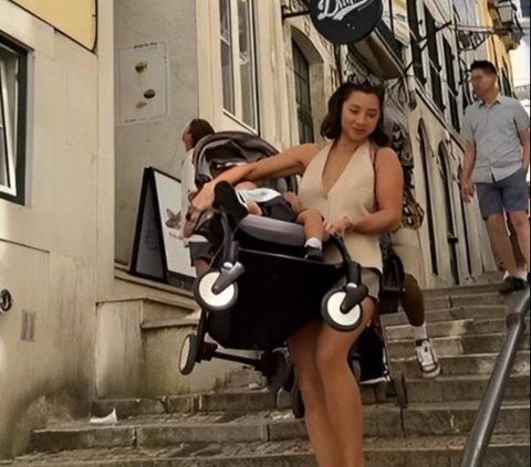 8 Portraits of Strong Mama Jen Bachdim Casually Carrying a Toddler Exploring Stairs in Portugal