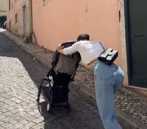 8 Portraits of Strong Mama Jen Bachdim Casually Carrying a Toddler Exploring Stairs in Portugal