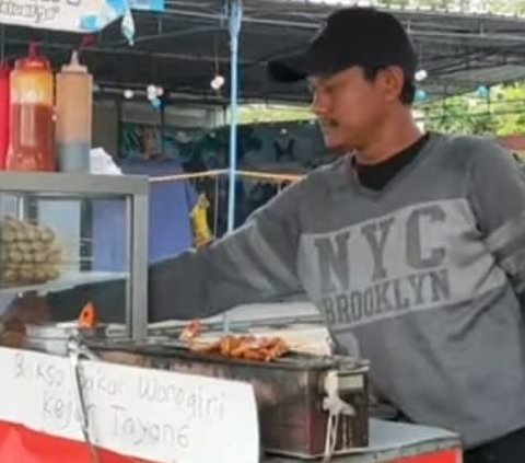 Lukman's Story, Grilled Meatball Seller Realizes Childhood Dream of Pilgrimage