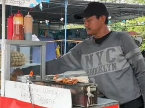 Lukman's Story, Grilled Meatball Seller Realizes Childhood Dream of Pilgrimage