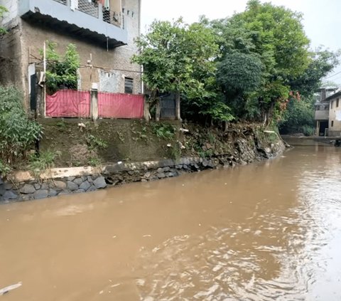 Far from the Urban Bustle, This is the Portrait of Abandoned Settlements in the Middle of Jakarta, like a Dead Village