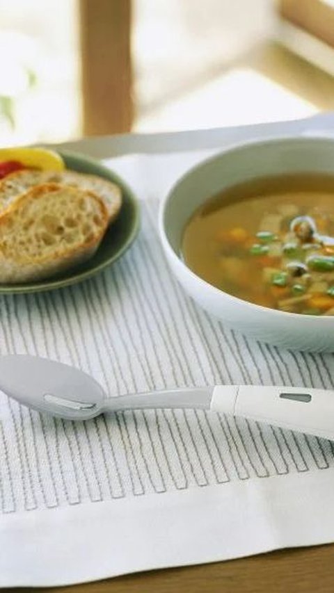 Unique! Japanese Company Creates Smart Spoon, Enhances Salty Taste in Food