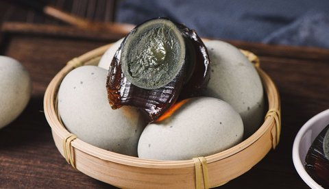 <b>4. Telur Pitan atau Century Egg dari Tiongkok</b><br>