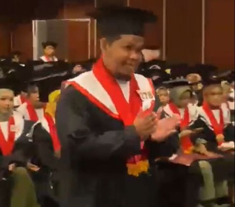 Funny Moment of the Landlord Celebrating His Tenant's Graduation, Netizens: Once Approved, Free Rent for Life