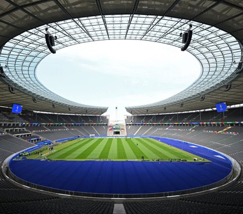 Pemandangan bagian dalam Olympiastadion Berlin di Berlin, Jerman,  menjelang Euro 2024, pada 7 Juni 2024. Perhelatan Euro 2024 akan digelar di Jerman pada 15 Juni hingga 15 Juli mendatang. Olympiastadion Berlin menjadi salah satu stadion yang akan dipakai sebagai venue turnamen ini. Foto: REUTERS/Annegret Hilse