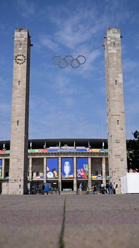 Olympiastadion Berlin merupakan stadion penuh sejarah di Jerman. Bangunan ini menjadi salah satu jejak kejayaan Adolf Hitler, pemimpin Jerman dari Partai Nazi, yang masih tersisa. Foto: REUTERS/Annegret Hilse