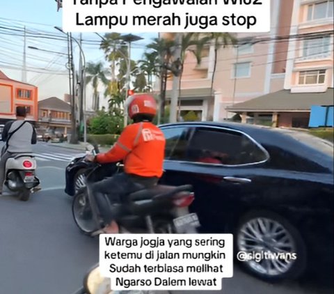 Tanpa Pengawalan, Mobil Sri Sultan HB X Melaju Santai di Jalan Raya